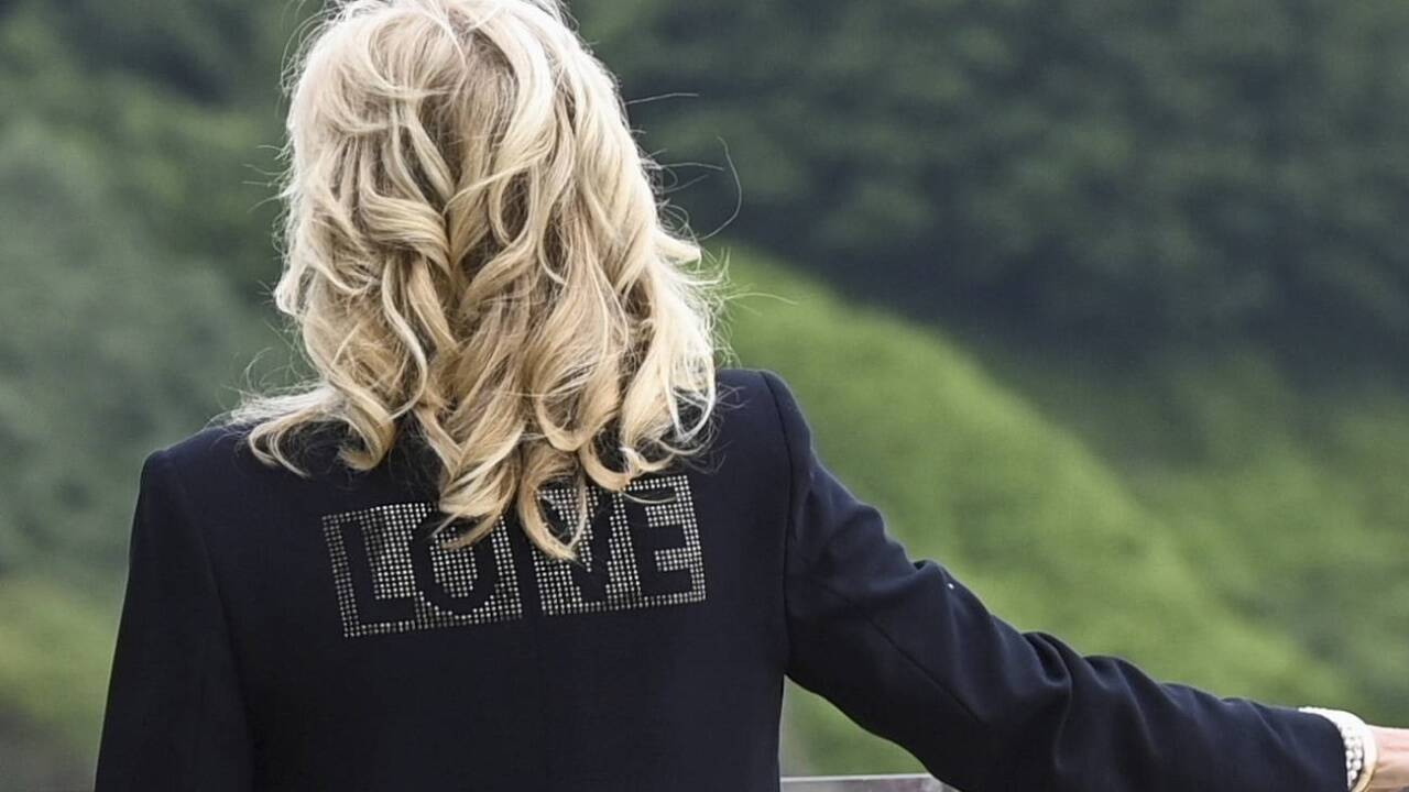 Love: Aufdruck auf der Jacke von First Lady Jill Biden. 