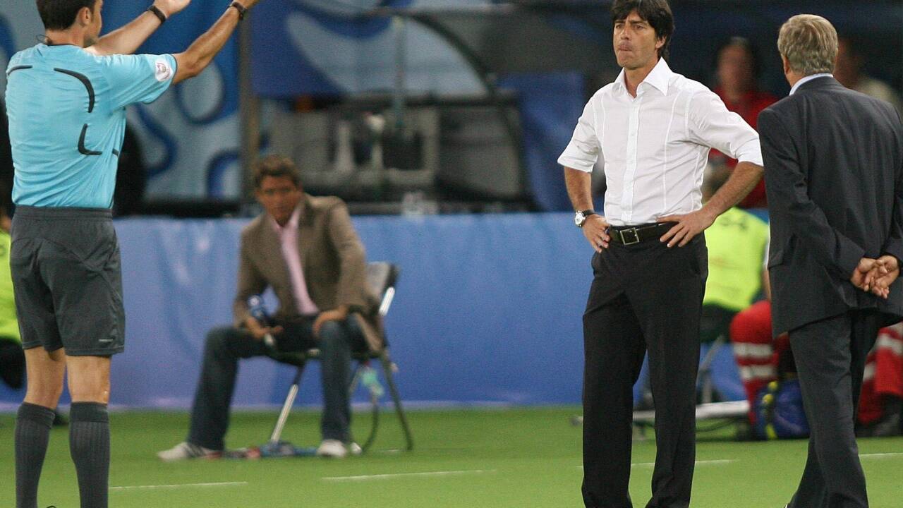 Nehmen’s doch oben Platz: Jogi Löw und Pepi Hickersberger 2008. 
