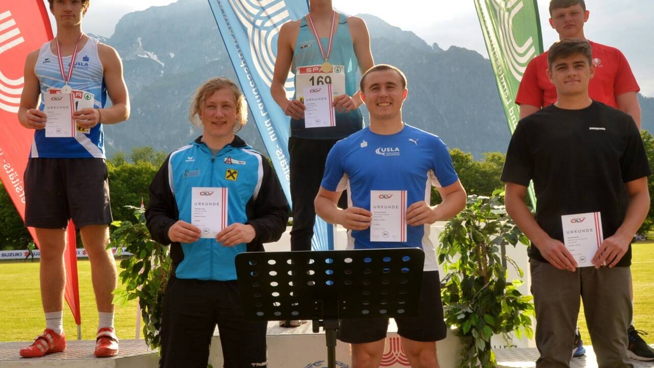 Elias Zidar (l.) als Zweiter auf dem Stockerl hinter Matthias Lasch (TGW Zehnkampf Union/OÖ). Fünfter wurde sein USLA-Clubkollege Rupert Rohrmoser (vorne Mitte). 