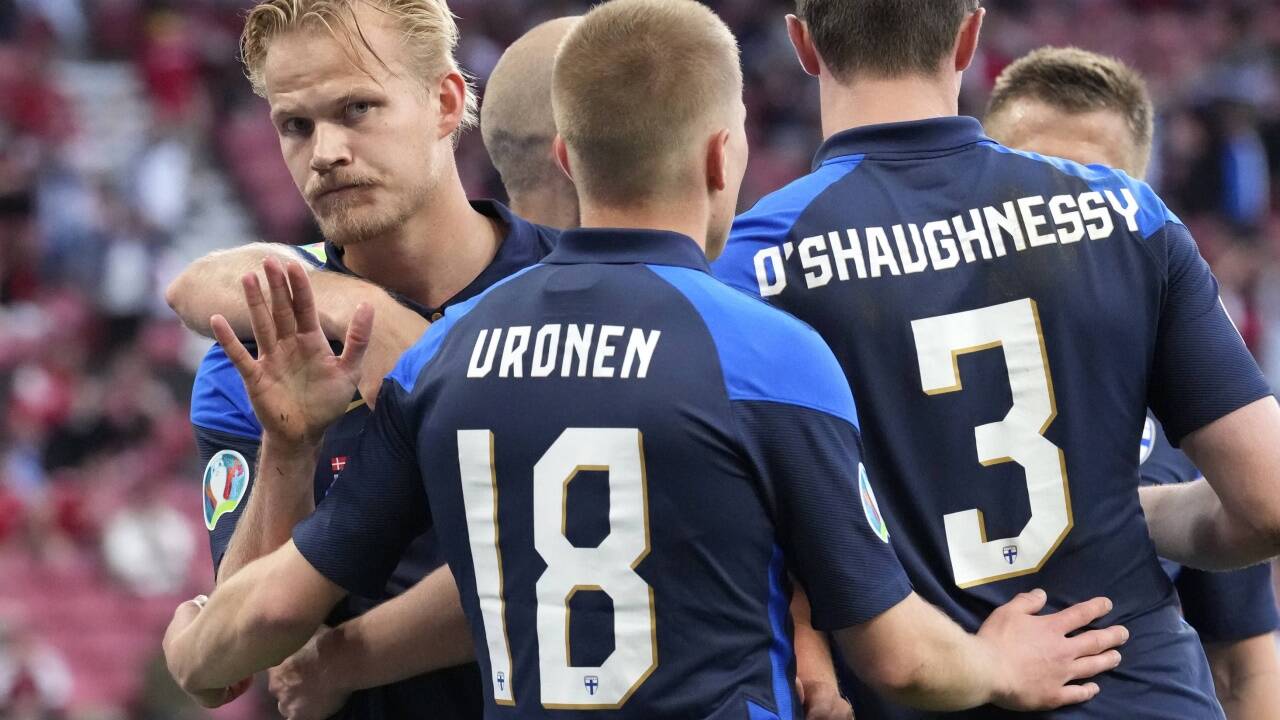 Joel Pohjanpalo (links) jubelte nach seinem Siegtreffer verhalten. 