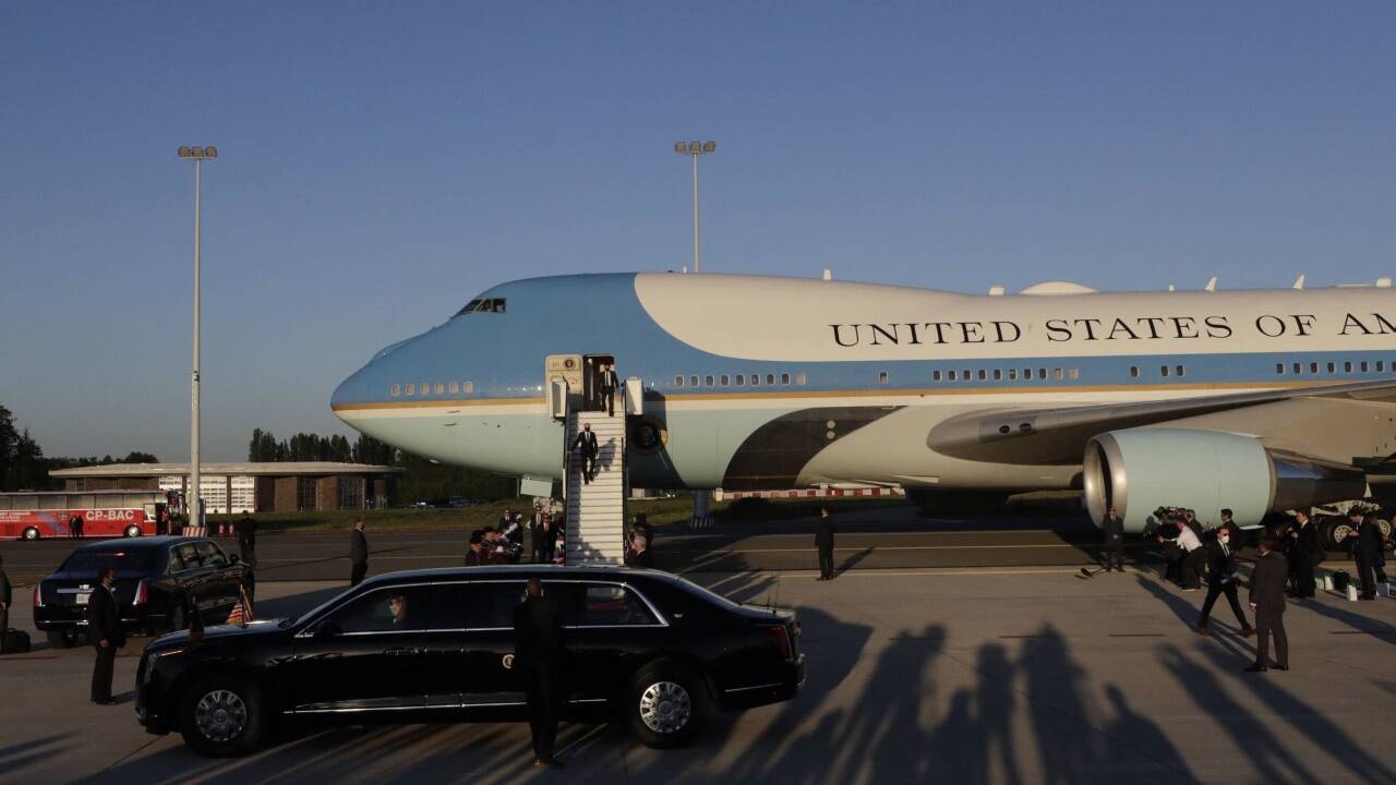 Auf den US-Präsidenten wartete bereits sein Fahrzeug, das „Biest“.  Auf den US-Präsidenten wartete bereits sein Fahrzeug, das „Biest“.