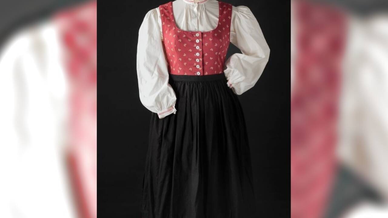 Ischler Mustertracht, Oberösterreichisches Heimatwerk, 1970er-Jahre.   Ischler Mustertracht, Oberösterreichisches Heimatwerk, 1970er-Jahre.