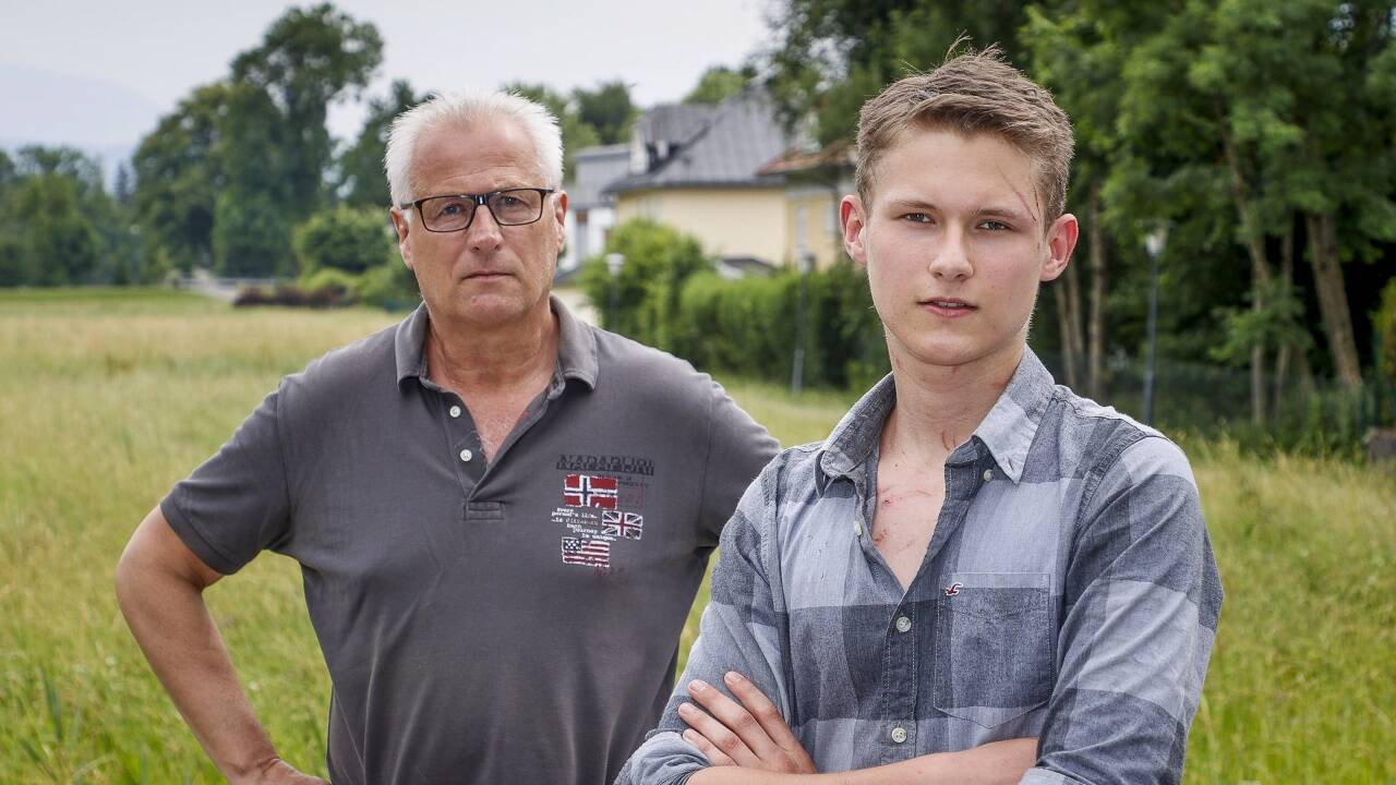 Peter Trattner mit Sohn Simon: Der Jugendliche trug zahlreiche Blessuren von dem Vorfall davon. 
