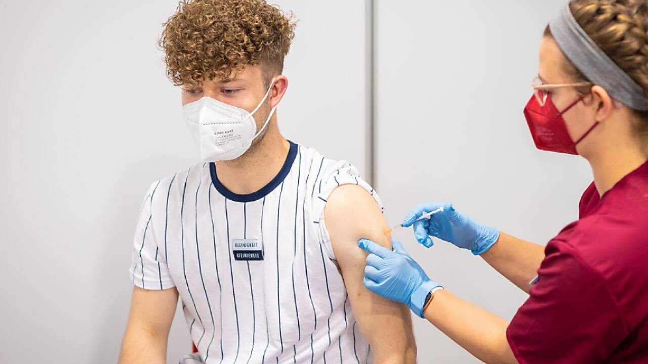 Junge Menschen gehören auch zu Impf-Zielgruppe Junge Menschen gehören auch zu Impf-Zielgruppe