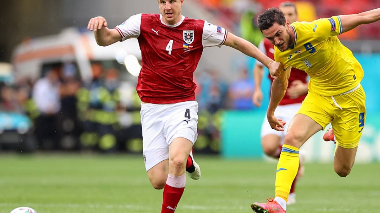 Hinteregger nahm eine kleine Blessur aus Bukarest mit Hinteregger nahm eine kleine Blessur aus Bukarest mit