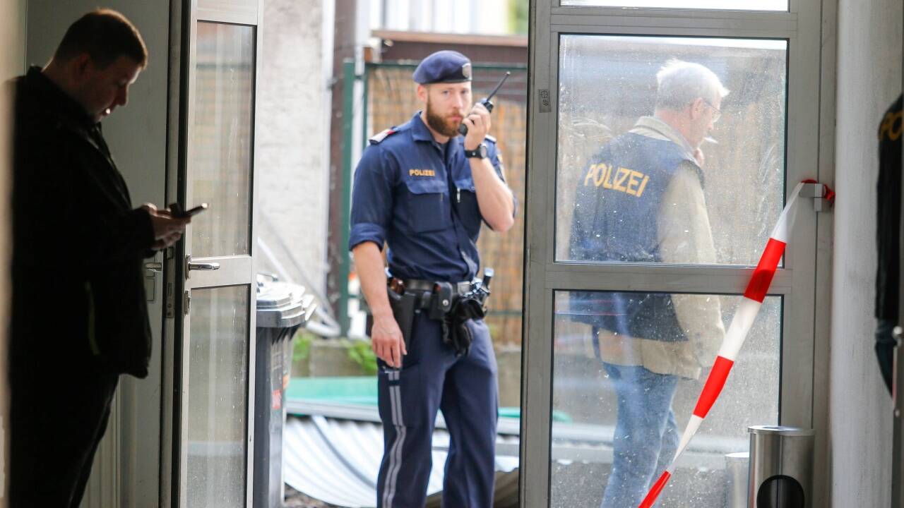 Die Polizei nach dem Banküberfall vom 23. April 2018 am Tatort.   Die Polizei nach dem Banküberfall vom 23. April 2018 am Tatort.