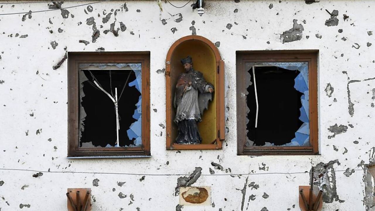 Wie in einem Kriegsgebiet: Eine vom Tornado erfasste Hausfassade 