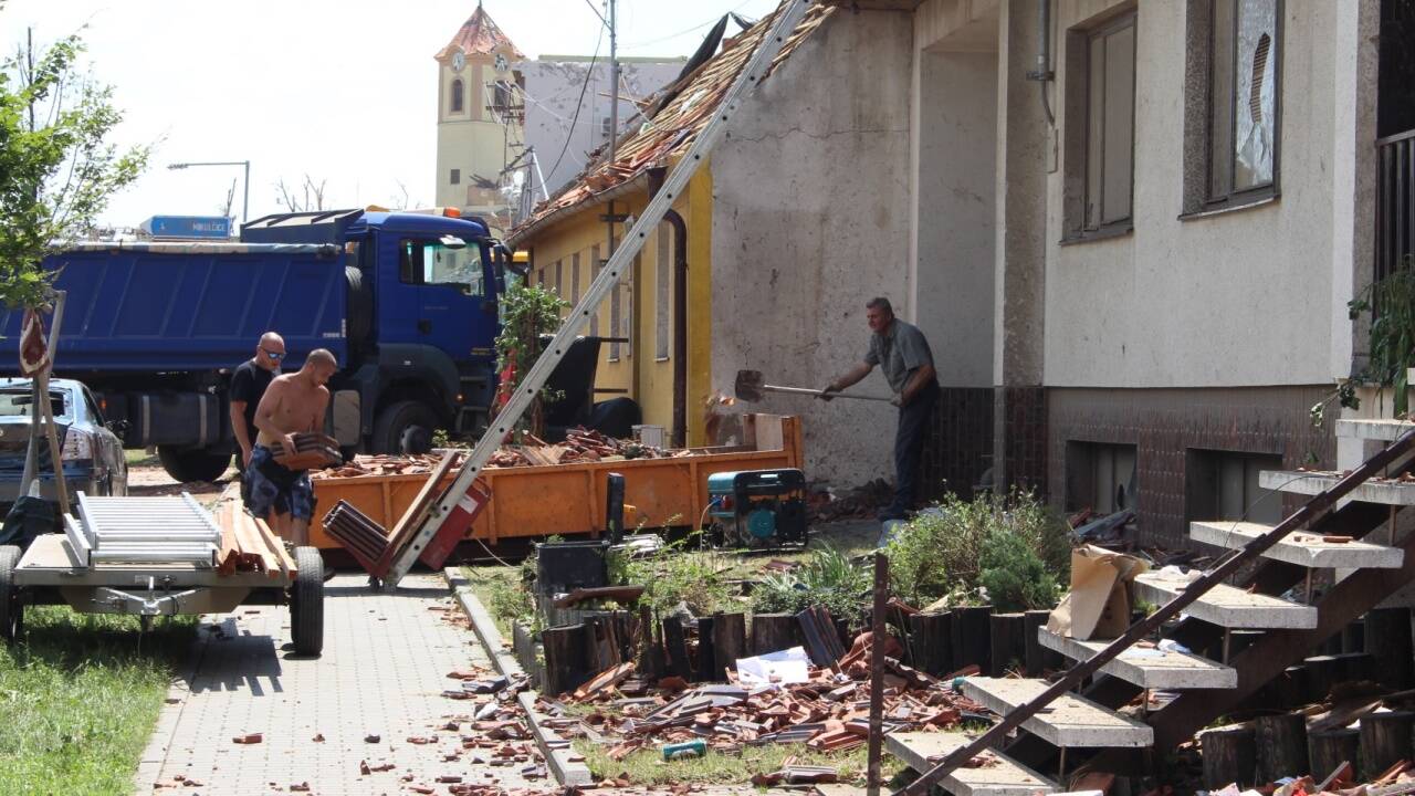 Bilder der Verwüstung im Dorf Moravská Nová Ves in Südmähren. 