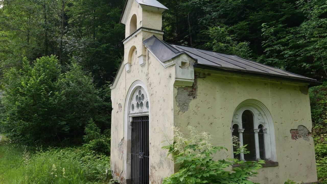 Ein Blickfang auf Salzburger Grund am Attersee.  