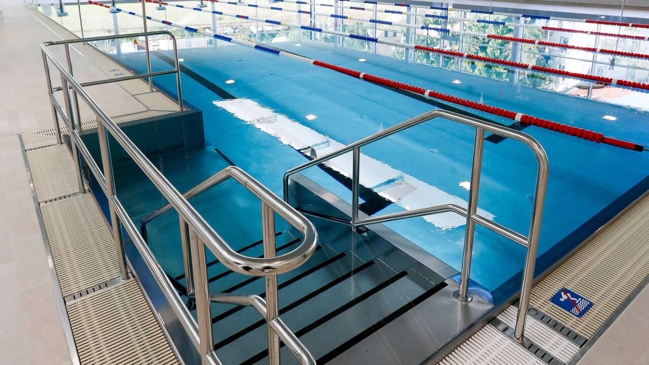 Auch der Flachgau soll ein Hallenbad bekommen. Das Symbolbild stammt aus dem Badylon in Freilassing. 