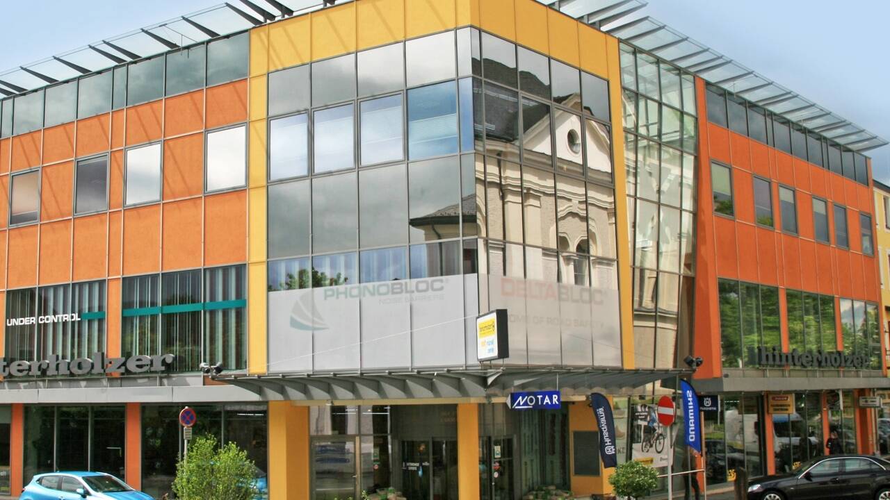 Der moderne Hinterholzer-Fachmarkt am Kirchplatz 6 
