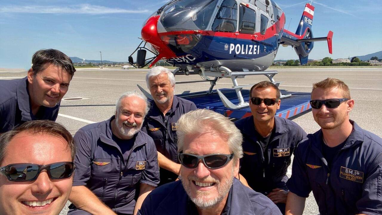 Die Piloten der Salzburger Flugeinsatzstelle von links: Alfred Pritz, Clemens Tschinkel, Christian Graf, Günter Köppel, Andreas Beinhofer, Harald Strimitzer und Martin Kainberger.PRIVAT 