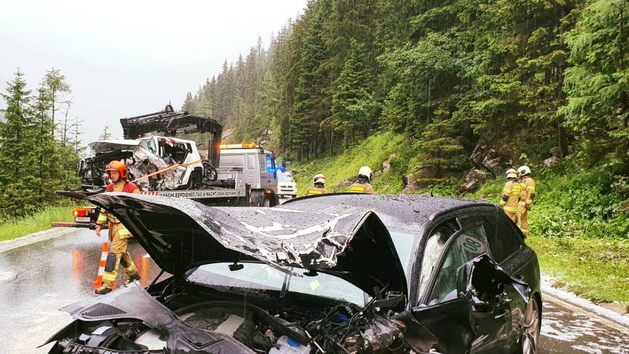 Benjamin Karl krachte mit seinem Audi in einen Jeep. Benjamin Karl krachte mit seinem Audi in einen Jeep.