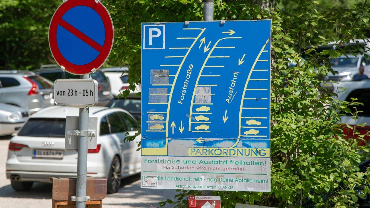 An schönen Wochenenden wird der Hintersee von Ausflüglern gestürmt. Auf einigen Flächen ist Parken erlaubt, andernorts wurde am Samstag bereits wieder gestraft.  