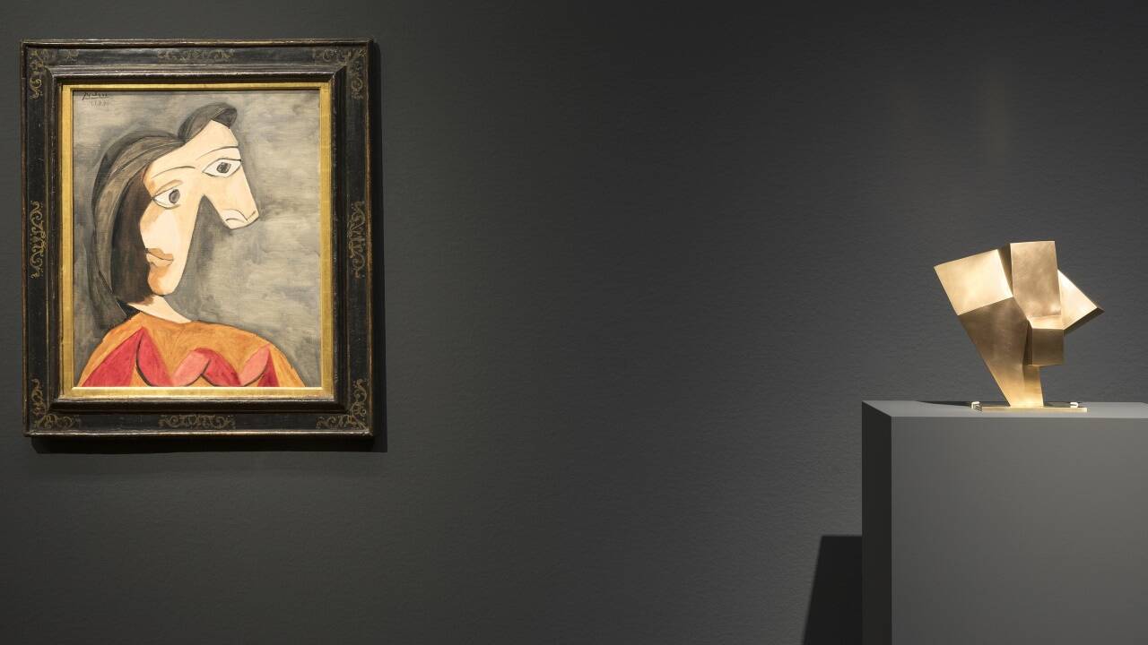 Pablo Picassos „Le corsage orange – Dora Maar“ (1940) und Josef Pillhofers „Kopf mit großer Nase“ (1961). Pablo Picassos „Le corsage orange – Dora Maar“ (1940) und Josef Pillhofers „Kopf mit großer Nase“ (1961).
