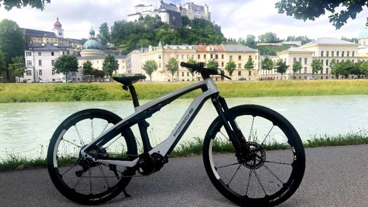 Ein echter Porsche für den Radweg. mrazek  Ein echter Porsche für den Radweg. mrazek