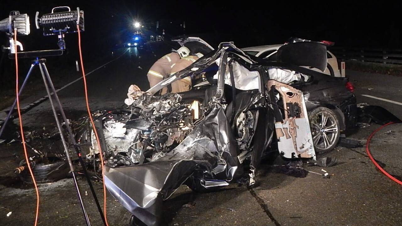 Den Einsatzkräften bot sich nach dem Unfall auf der B311 ein Bild des Grauens. Den Einsatzkräften bot sich nach dem Unfall auf der B311 ein Bild des Grauens.
