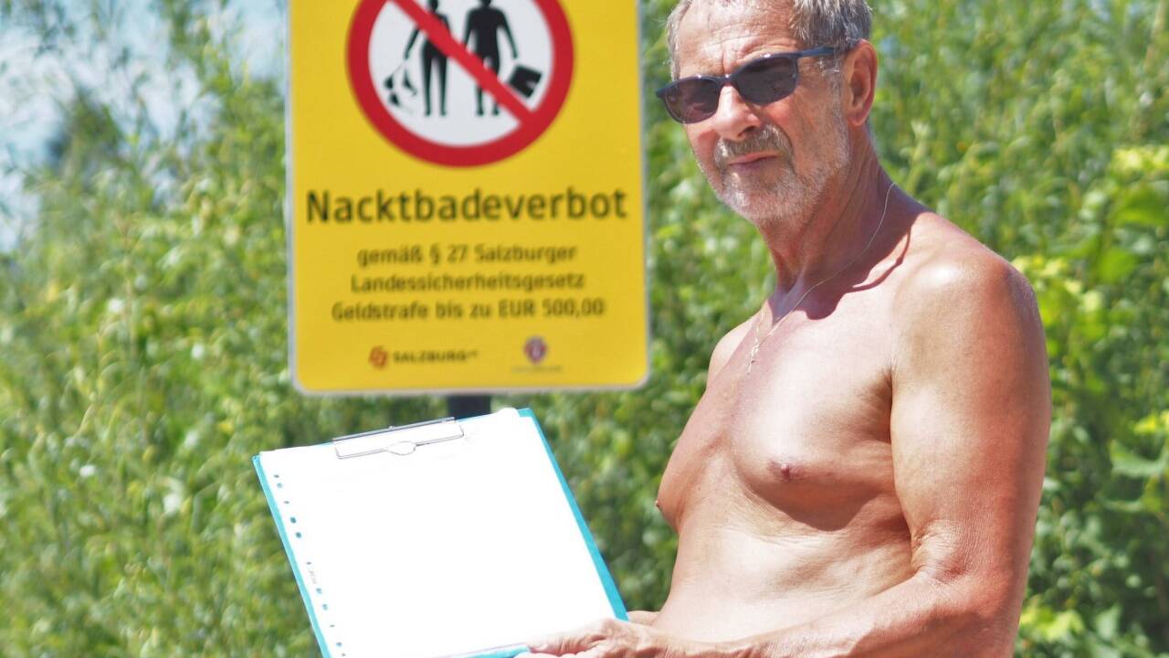 Walter Garstenauer sammelt Unterschriften gegen das Nacktbadeverbot.  Walter Garstenauer sammelt Unterschriften gegen das Nacktbadeverbot.