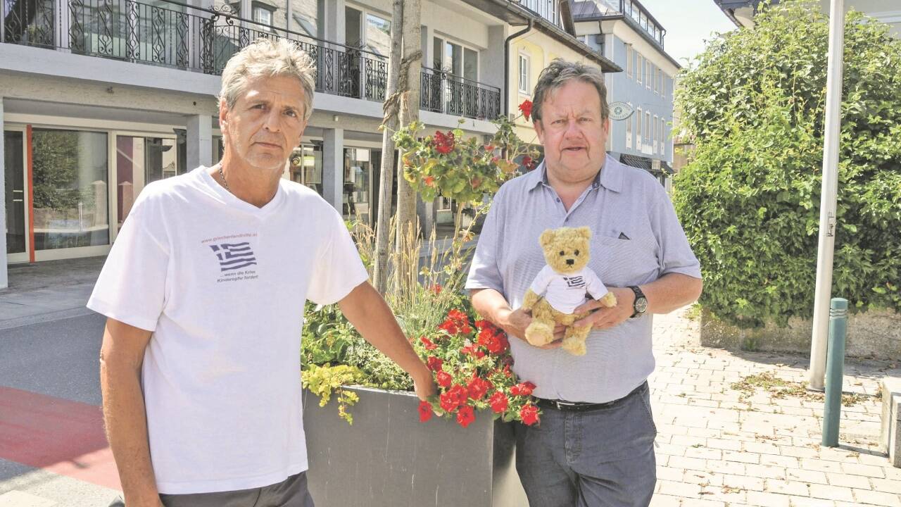 Erwin Schrümpf und Hannes Rosner mit Bär „Grecolino“ 