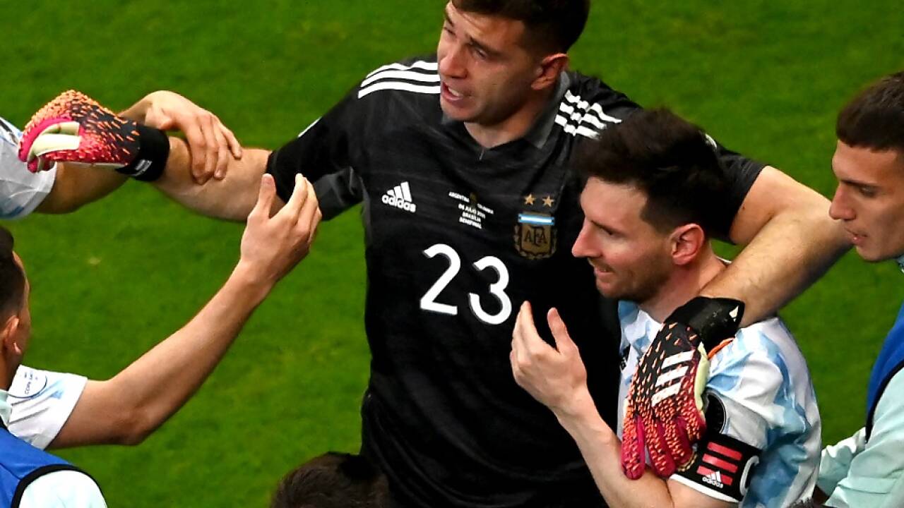 Lionel Messi und Keeper Emiliano Martinez jubeln über Argentiniens Finaleinzug bei der Copa America 