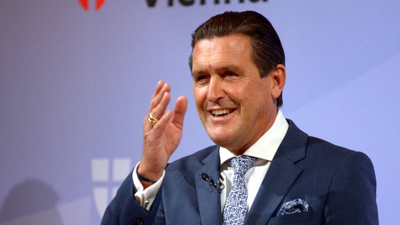 Stecktuch und Manschettenknöpfe: Der Wiener Stadtrat Peter Hanke tritt gut gekleidet auf. 