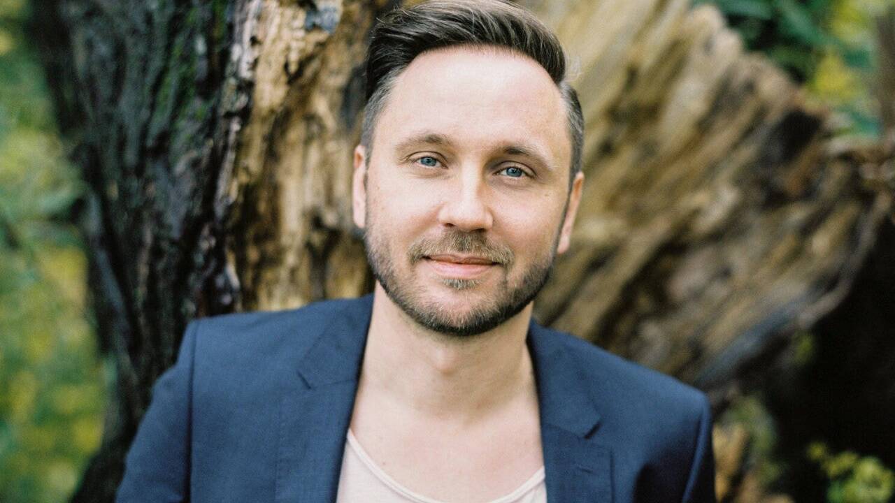 Rafael Fingerlos wird in St. Leonhard von einem Kammerensemble der Wiener Philharmoniker begleitet.  