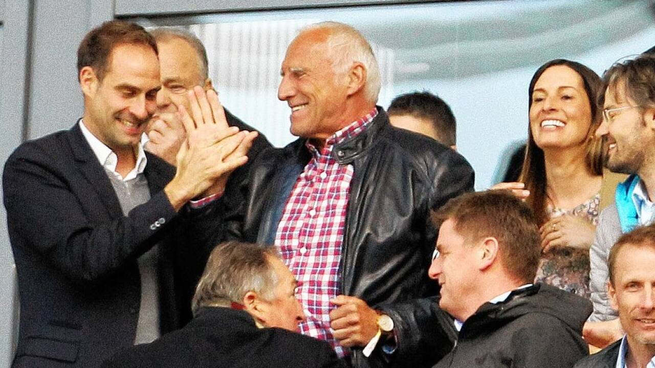 Abklatschen in Leipzig – Oliver Mintzlaff und Dietrich Mateschitz.  Abklatschen in Leipzig – Oliver Mintzlaff und Dietrich Mateschitz.