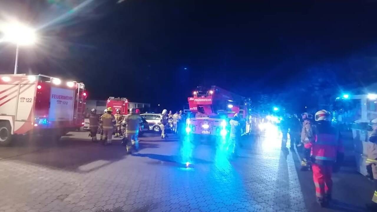 Feuerwehreinsatz nach der Explosion im Umspannwerk Bruck an der Glocknerstraße. 