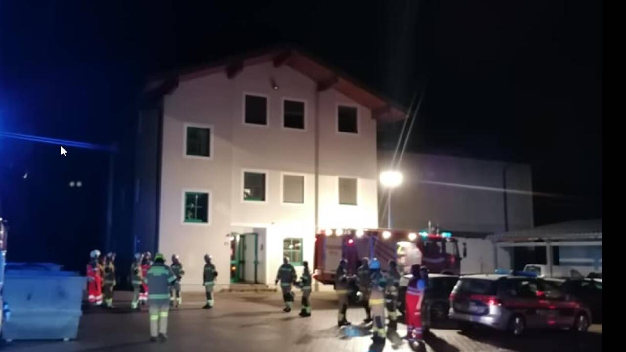 Feuerwehreinsatz nach der Explosion im Umspannwerk Bruck an der Glocknerstraße. 