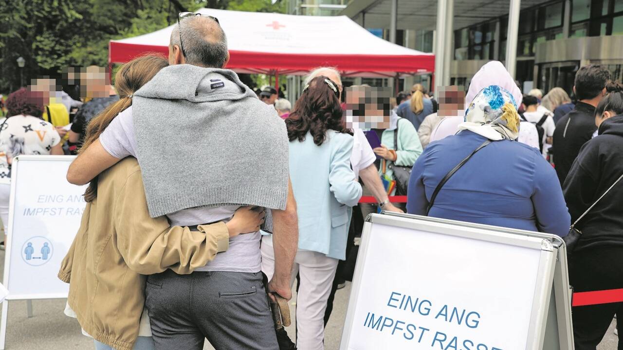 Im Kongresshaus Salzburg starte heute „Impfen ohne Anmeldung'. Für 600 Personen stand Impfstoff zur Verfügung.  