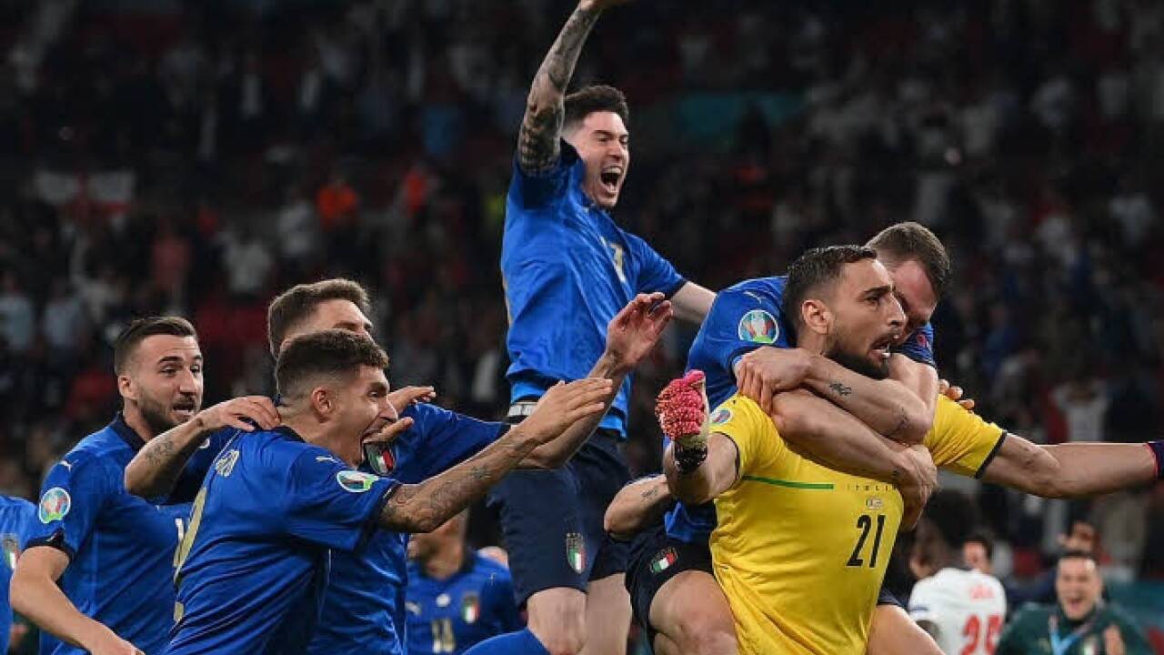 Italiens Team feiert.  