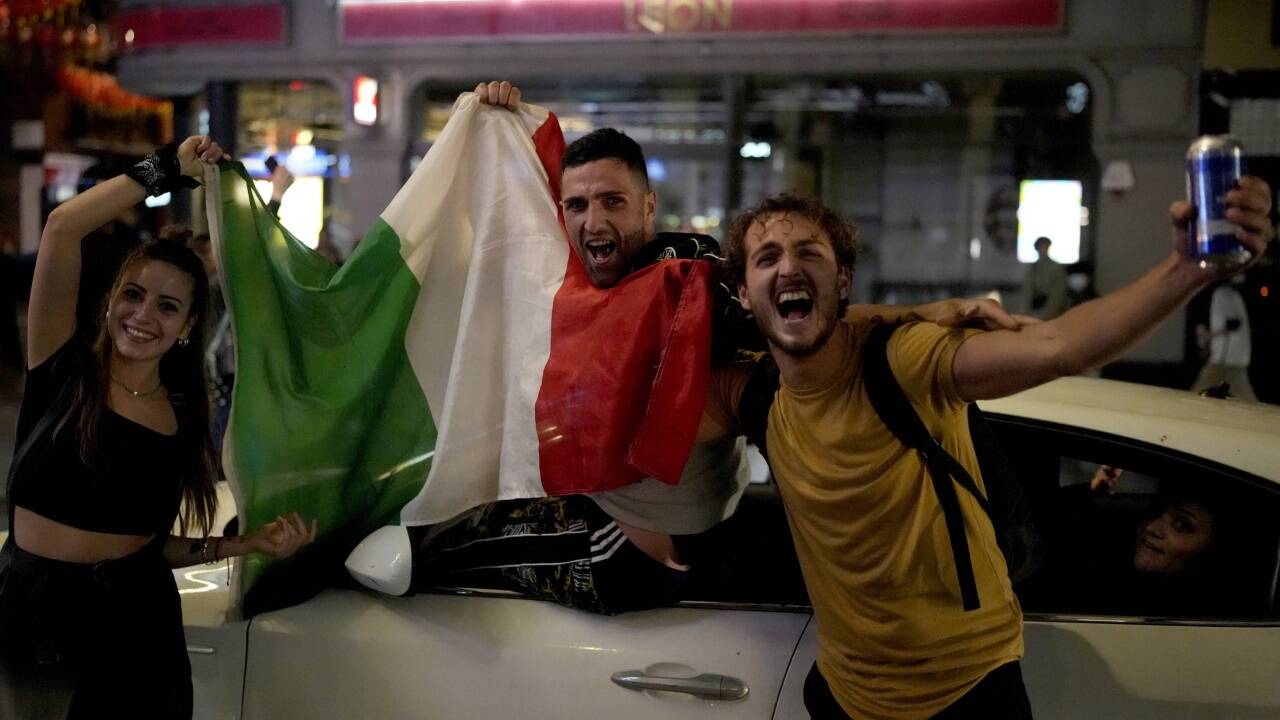 Italienische Fans feiern  