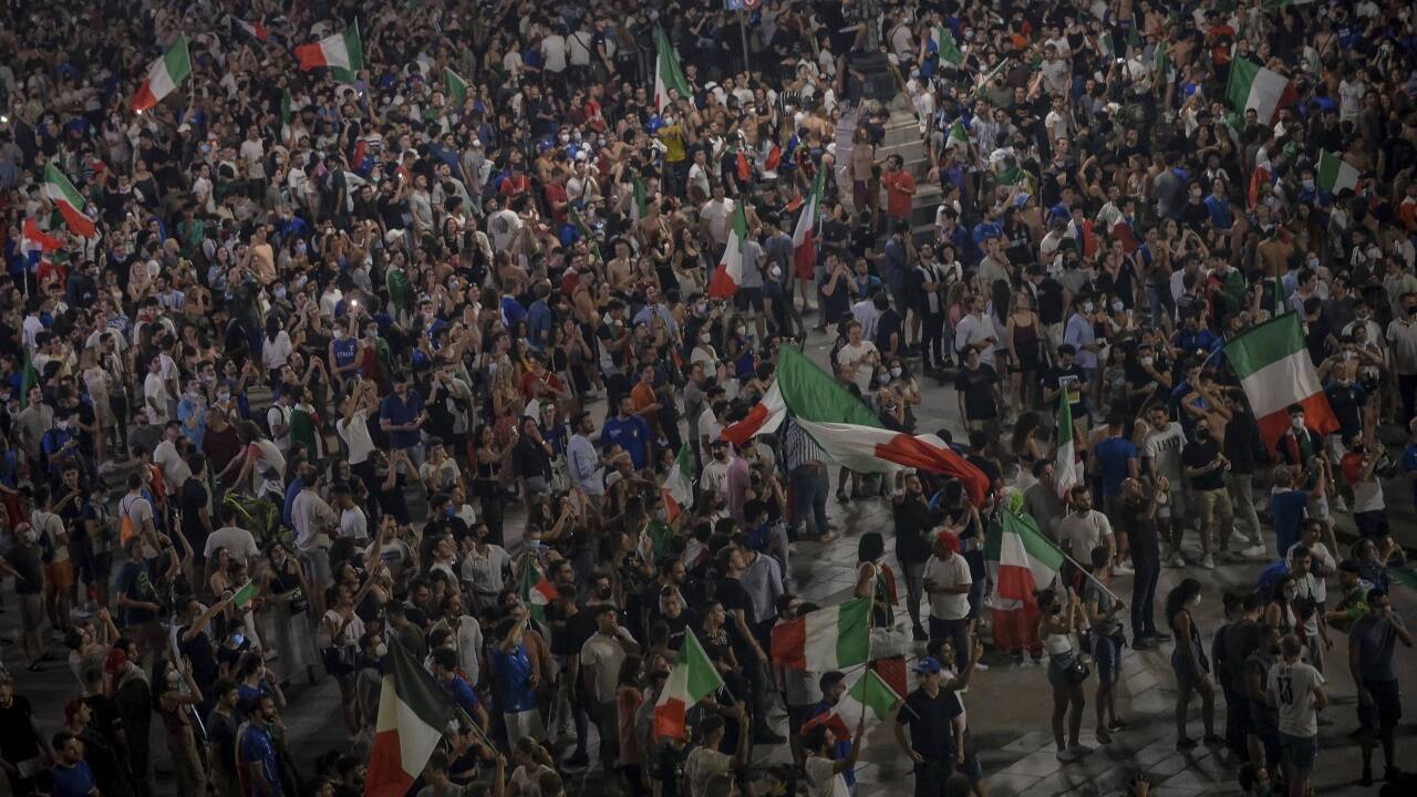 Italienische Fans feiern  