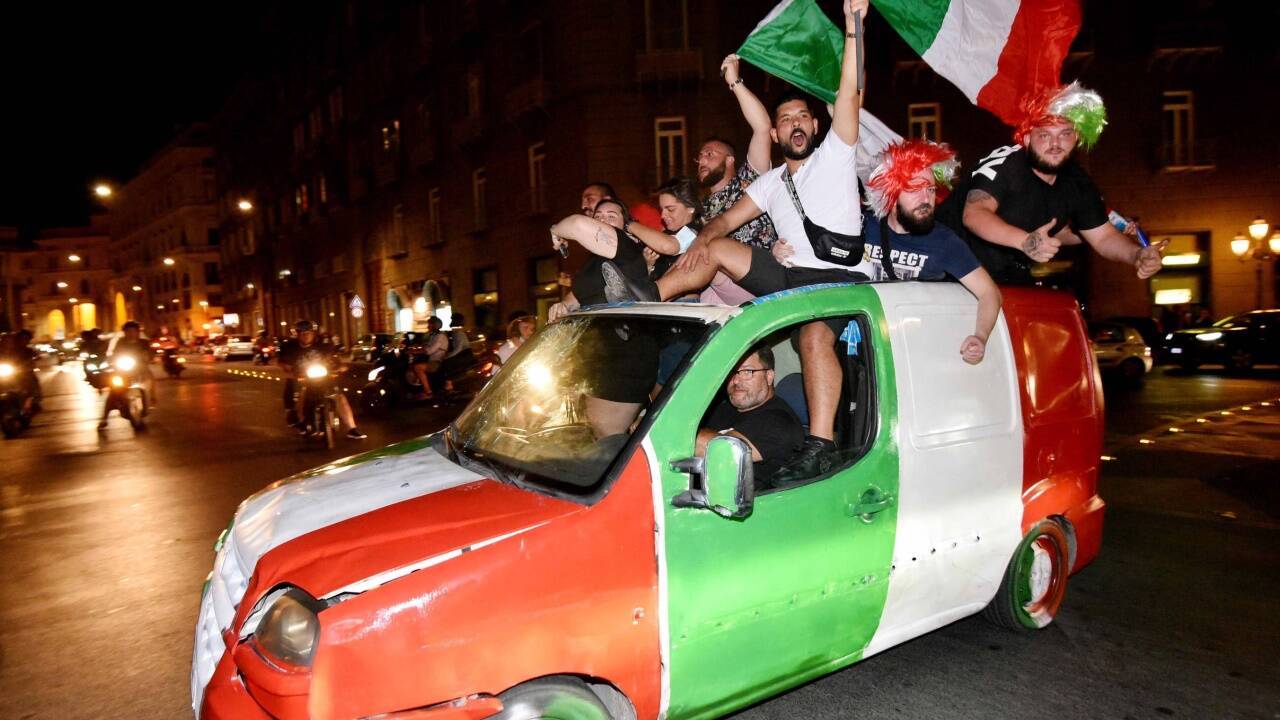 Italienische Fans feiern  