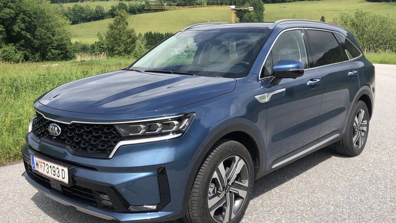 Der Sorento ist außen ein Riese, bietet allerdings auch viel Platz. 