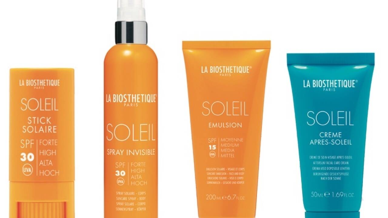 „Soleil“, die Sonnenpflegelinie von La Biosthétique, besteht aus Sprays, Lotionen und Cremen (LSF von 15 bis 30), die Haut und Haar in der Sonne schützen und sie dabei gleich wunderbar pflegen. „Soleil“, die Sonnenpflegelinie von La Biosthétique, besteht aus Sprays, Lotionen und Cremen (LSF von 15 bis 30), die Haut und Haar in der Sonne schützen und sie dabei gleich wunderbar pflegen.