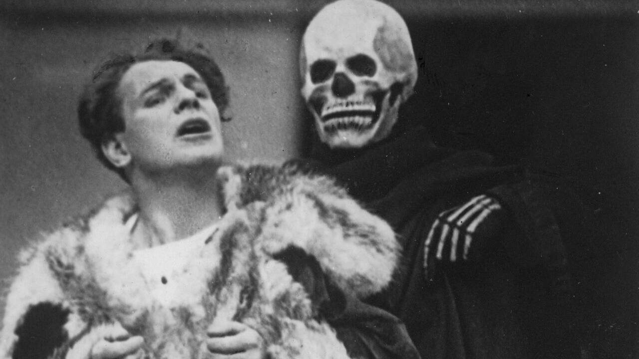 Alexander Moissi und Luis Rainer auf der „Jedermann“-Bühne im Jahr 1929. 