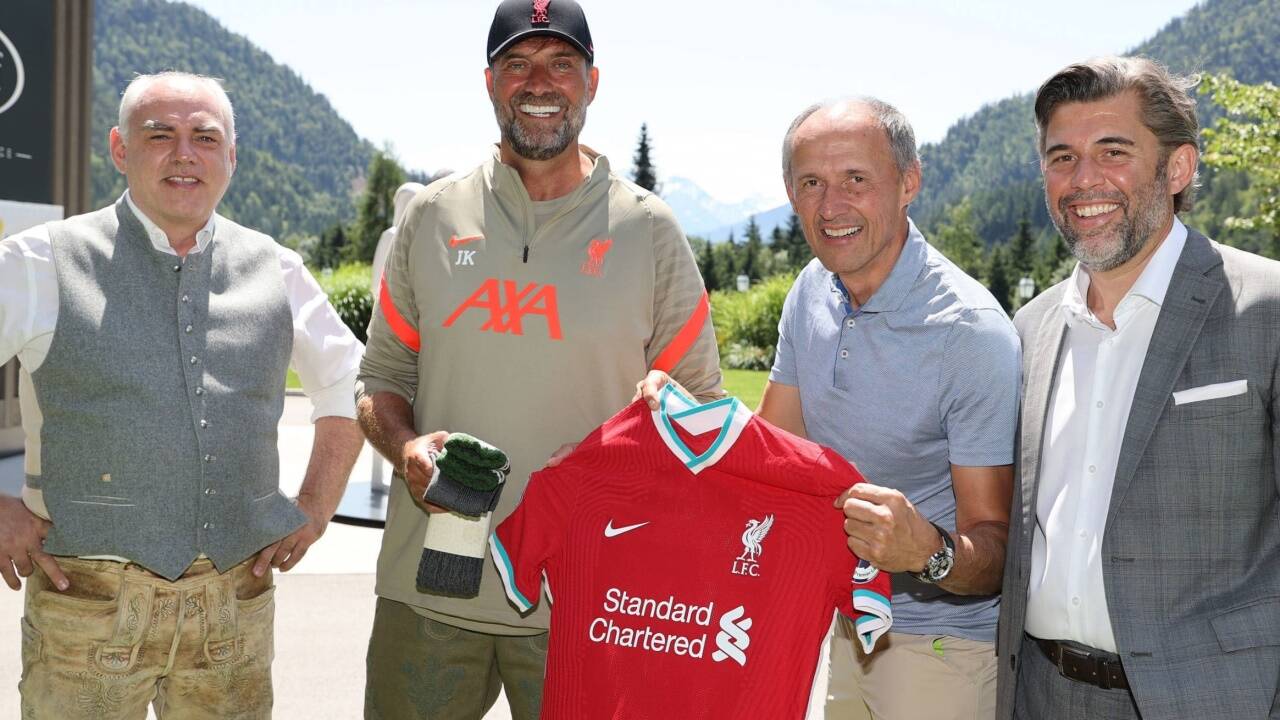 Beim Empfang im Gut Brandlhof: Hannes Riedlsperger (TVB Saalfelden), Jürgen Klopp (FC Liverpool), Leo Bauernberger (SalzburgerLand Tourismus), Thomas Baliamis (Hoteldirektor Gut Brandlhof). 