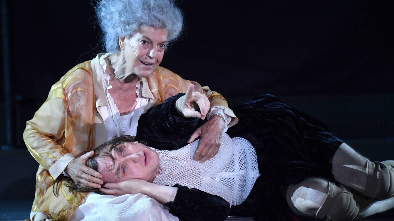 Jedermann Lars Eidinger und Mutter Angela Winkler. 