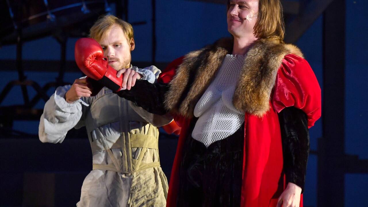 Jedermann Lars Eidinger und sein guter Gesell Anton Spieker. 