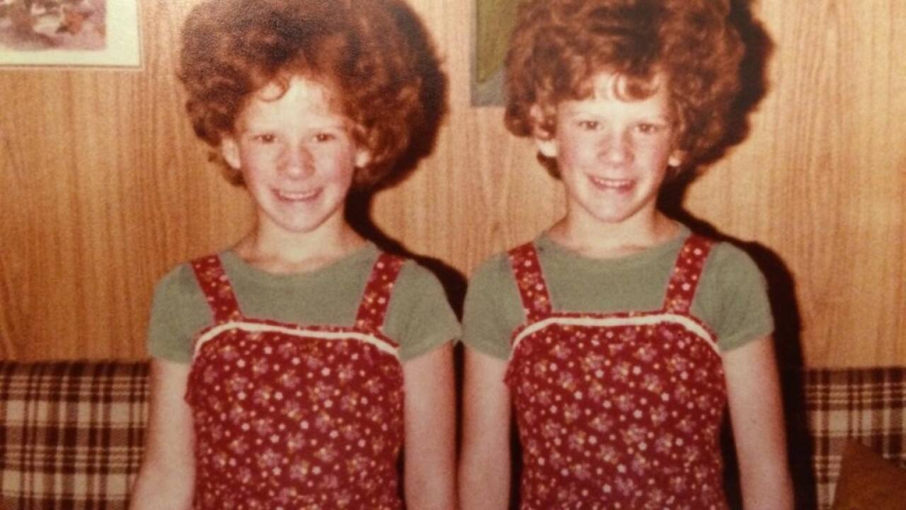 Und als Volksschülerinnen: Simone (links) und Petra. 