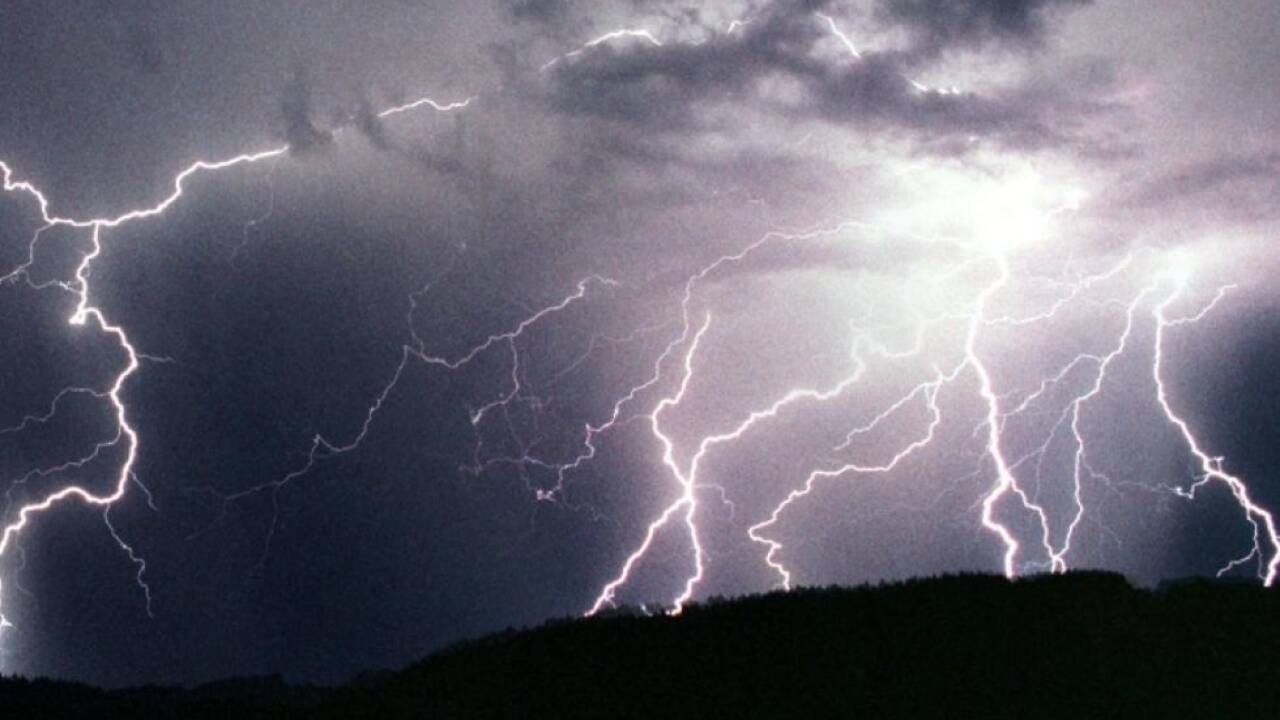 Schwere Gewitter vor der Küste Borneos Schwere Gewitter vor der Küste Borneos