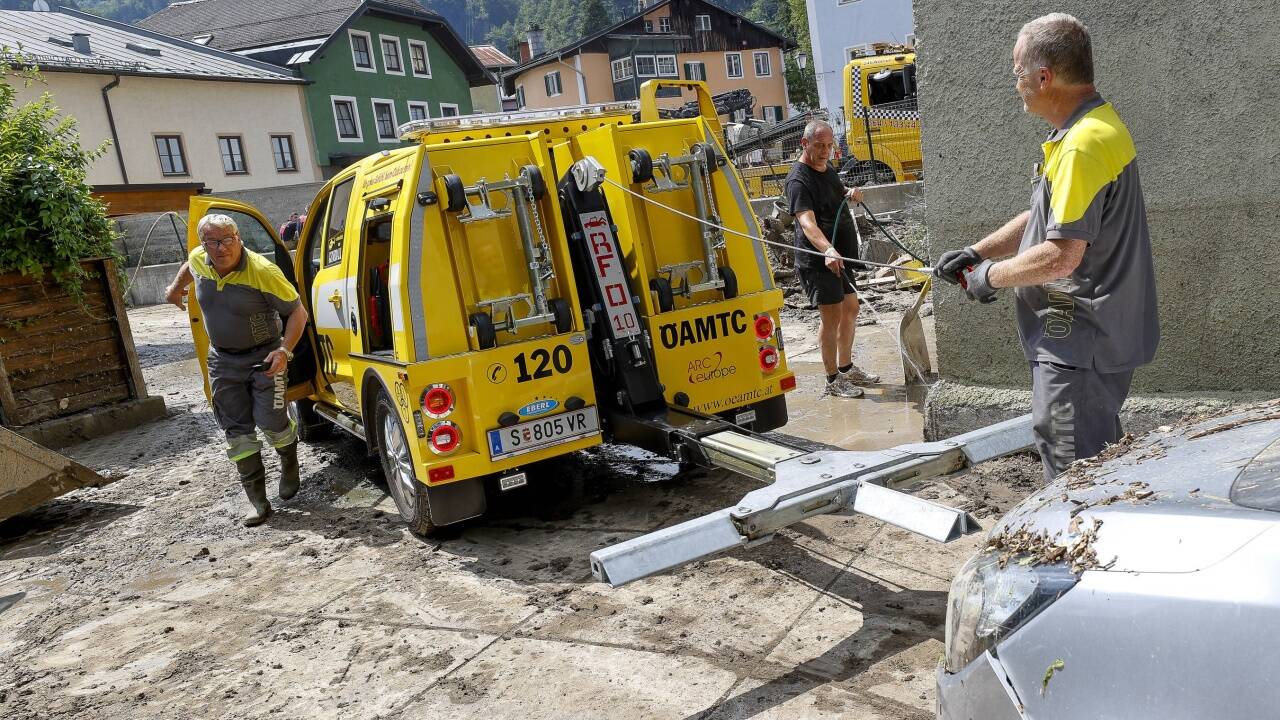 Rund 40 Autos hat der ÖAMTC in zwei Tagen bereits abgeschleppt. Manchmal braucht es „liebevolle Gewalt“, wie die Pannenhelfer berichten.  