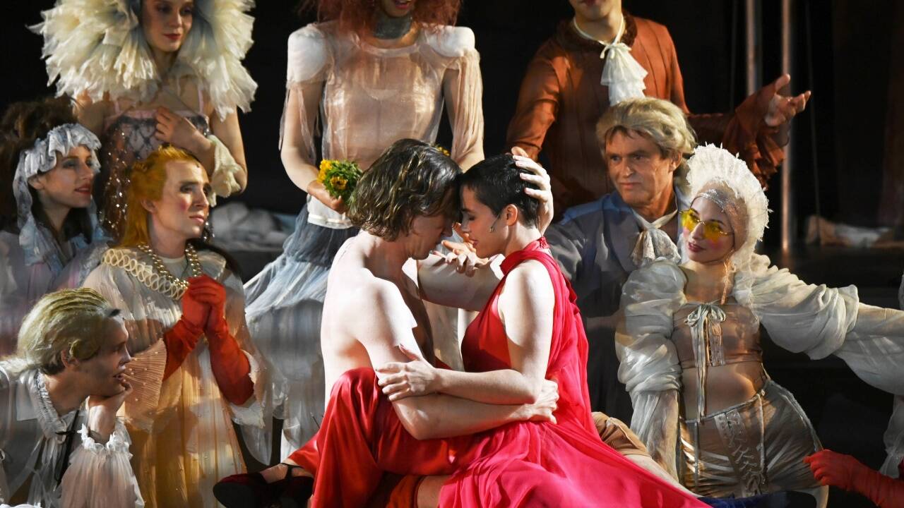 Ausgerechnet bei der Jedermann-Premiere am Samstagabend (im Festspielhaus, nicht auf dem Domplatz) war eine infizierte (voll geimpfte) Person anwesend.  