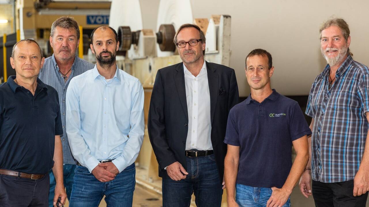 Geschäftsführung und Belegschaftsvertretung vereint (v.l.): Walter Kogler (Vorsitzender Angestelltenbetriebsrat), Alexander Reiner (Vorsitzender-Stv. Arbeiterbetriebsrat), Bernhard Krill (CFO), Jörg Harbring (CEO), Bernhard Steinberger (Arbeiterbetriebsrat Vorsitzender) und Klaus Linz (Angestelltenbetriebsrat Vorsitzender-Stv.) 