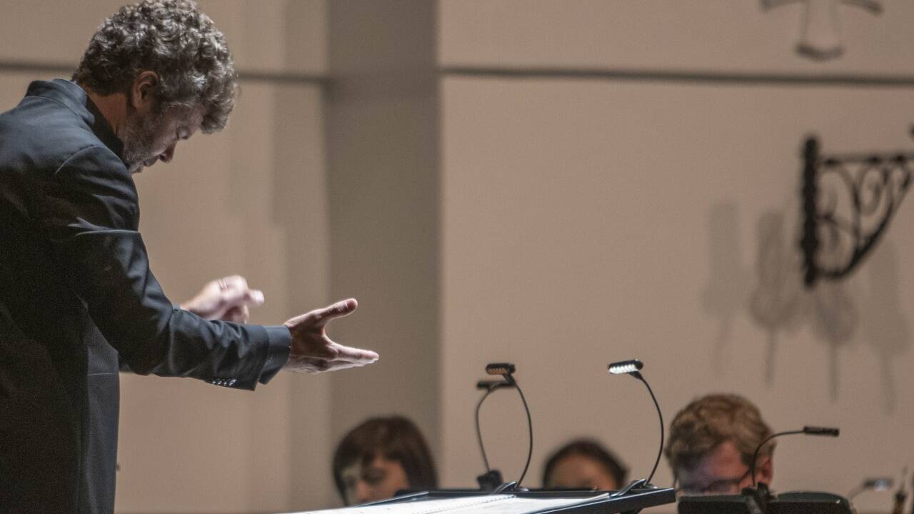 Dirigent Pablo Heras-Casado und das Klangforum Wien. 