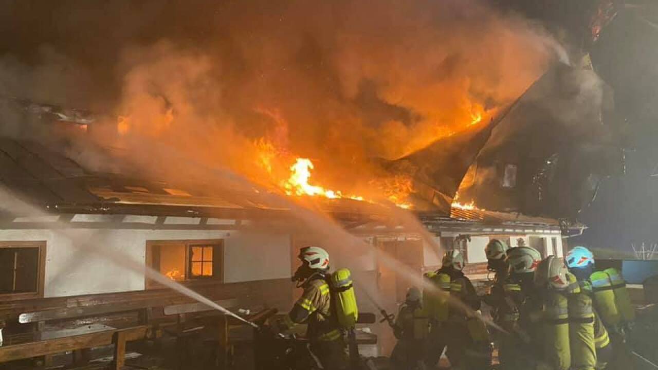 Großeinsatz für die Feuerwehr beim Brand auf der Fürthermoaralm in Kaprun. 
