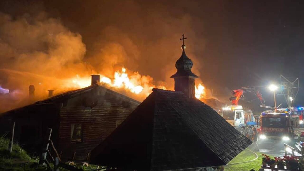 Großeinsatz für die Feuerwehr beim Brand auf der Fürthermoaralm in Kaprun. 