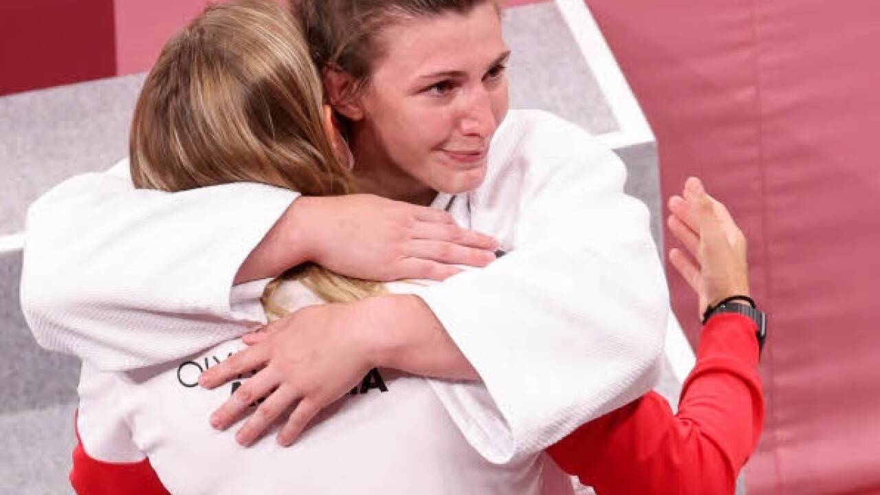 Michaela Polleres mit Trainerin Yvonne Bönisch. 