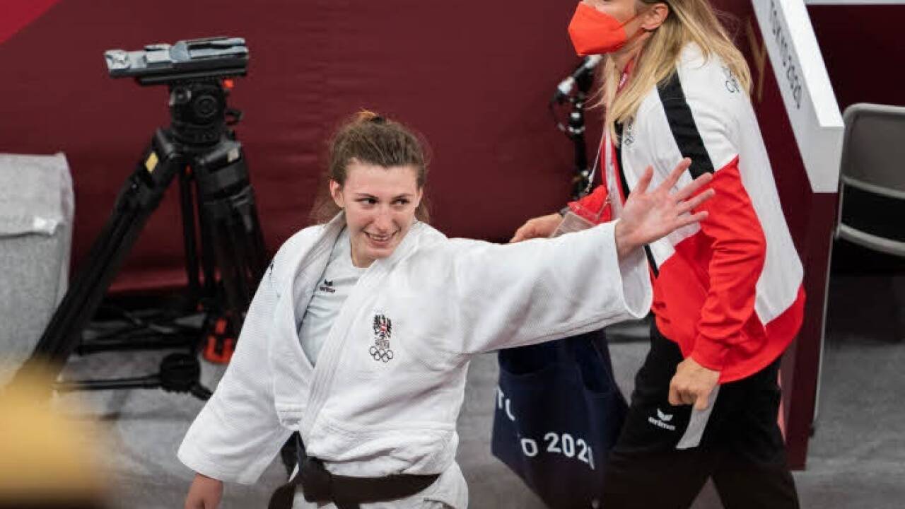 Michaela Polleres mit Trainerin Yvonne Bönisch. 